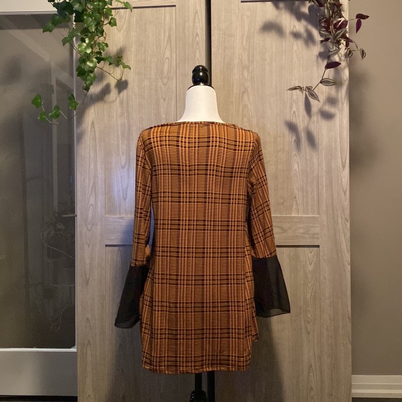 3 for $20 💜 ELLIOTT & VINE Tartan Tunic - Picture 2 of 4